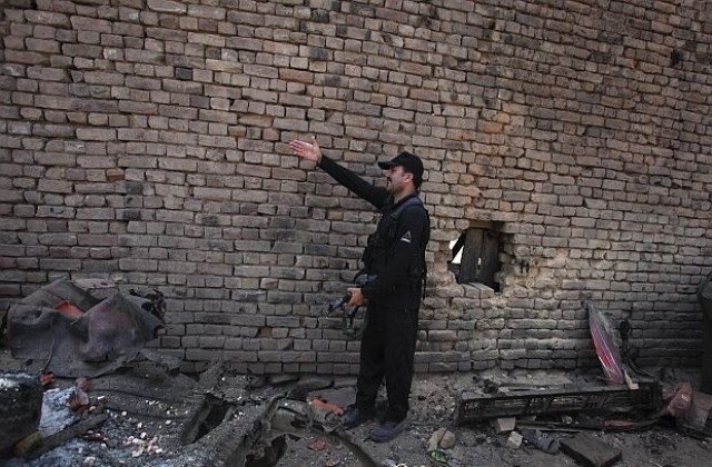 Десетки ислямистки бунтовници бяха убити при нападения от американски самолет в Пакистан
