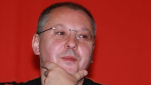 Станишев Заявката за вот на недоверие кара управляващите да вдигнат