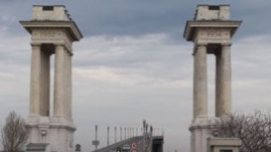 Бариери заменят граничари на Дунав мост