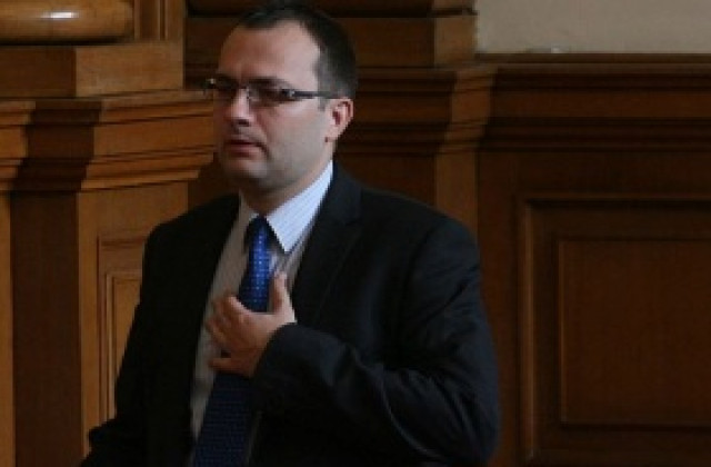 Увеличението на минималната заплата е отчаян предизборен ход, според СДС