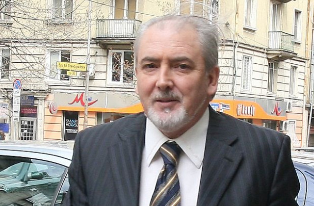 Тройната коалиция не стои зад кандидатурата на Кунева, увери Местан