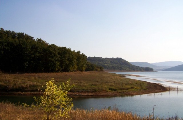 Забраниха за ползване две сгради край язовир Цонево