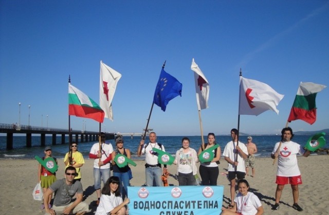 Спасители ще патрулират безвъзмездно на Северния плаж през уикендите