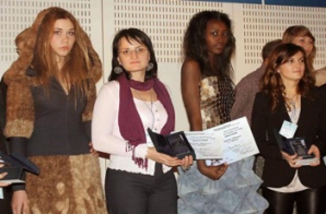 Варненски студенти дефилират в Монте Карло