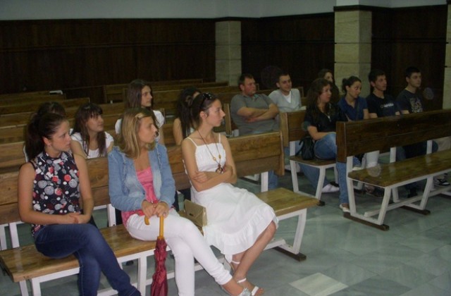 Абитуриенти се запознаха с професията на магистрата