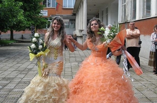 Баловете в България - пир по време на чума