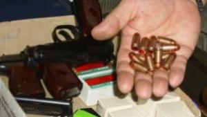 Пиян стреля с карабина за забавление