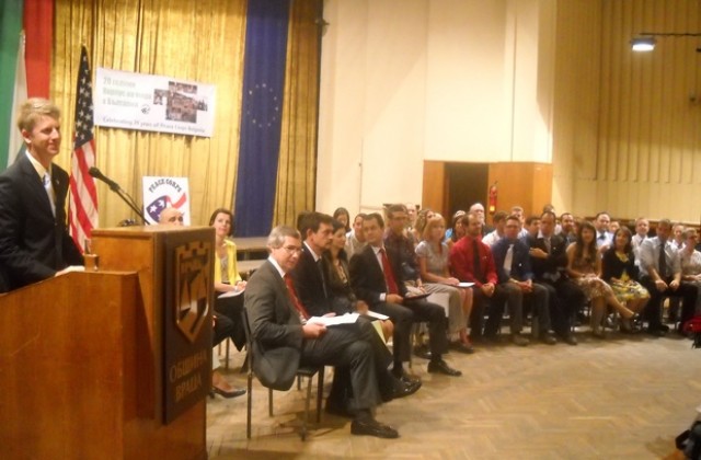 Доброволците от Корпуса на мира положиха клетва