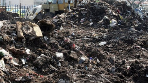 Бъдещ парк в Младост стана сметище