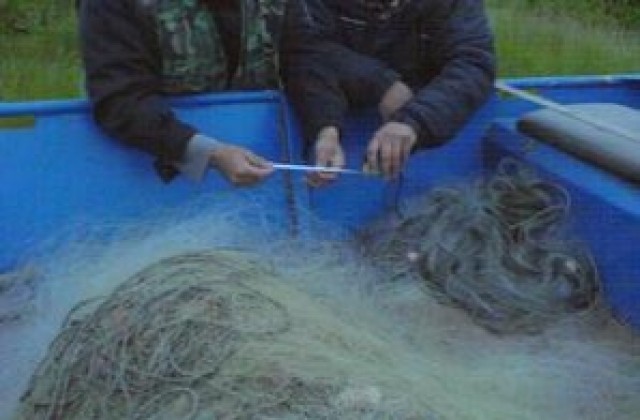 Близо половин километър бракониерски мрежи са иззети от язовир „Жребчево