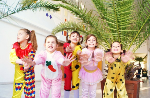 Петлите танцуват в морската столица