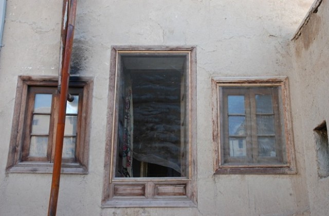 Високата цена на сватбите в Оман създава трудности за мъжете