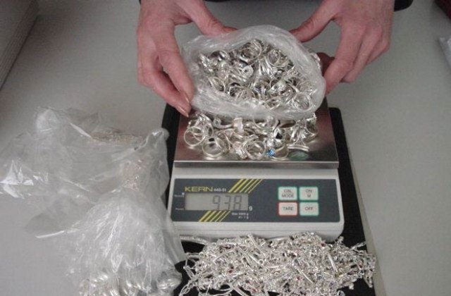 Спипаха варненка с контрабандни накити