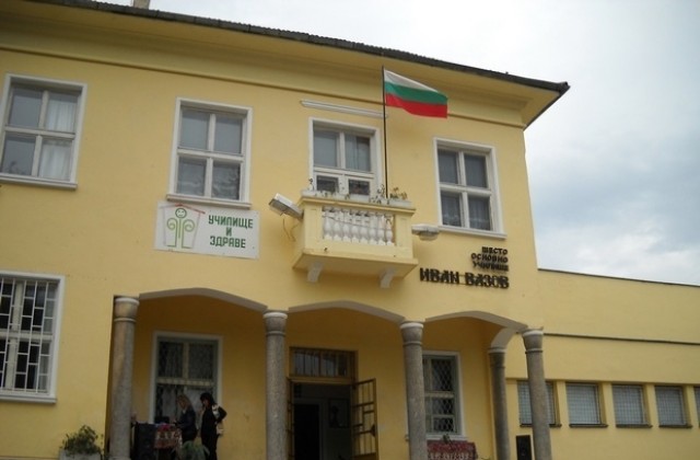 Ученици от ОУ Иван Вазов с престижни награди от конкурси