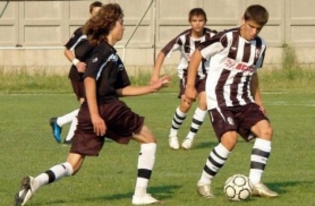 СНИМКИ: Локо Пд 96 загуби от Векта пред погледа на Стоичков и Бонев