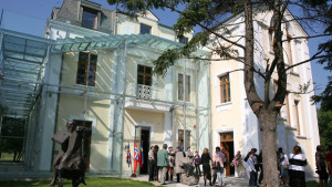 Щом чуя за култура се хващам за кобура