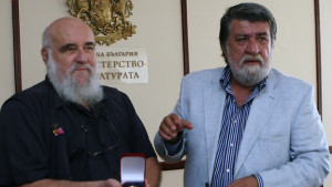 Вежди Рашидов връчи Златен век на световноизвестния художник Абрахам Пинкас
