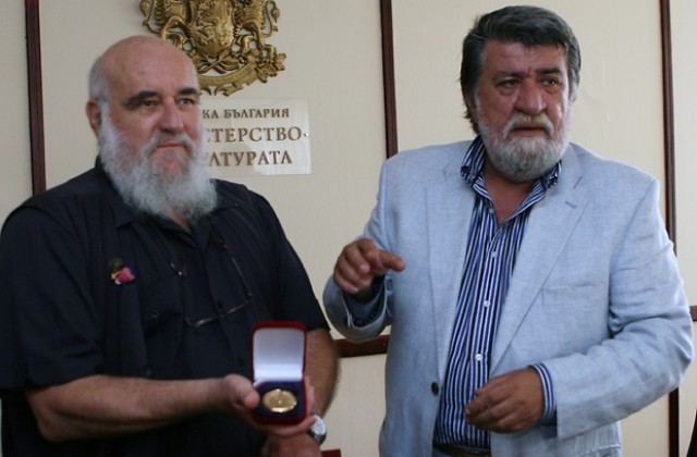Вежди Рашидов връчи Златен век на световноизвестния художник Абрахам Пинкас