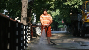 Мият улици в плевенските квартали
