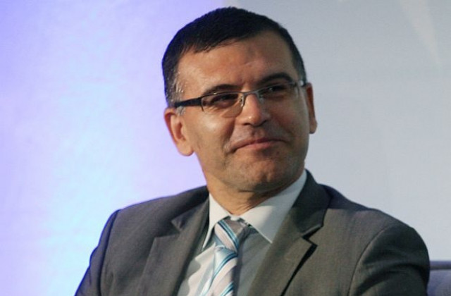 Дянков готов с промените за опрощаване лихвите на неправомерните майчински