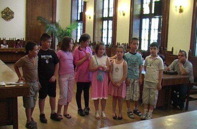 Деца от Босилеград пяха български песни в Плевен