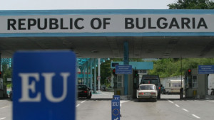 На Малко Търново спипаха варненец с контрабанден тютюн