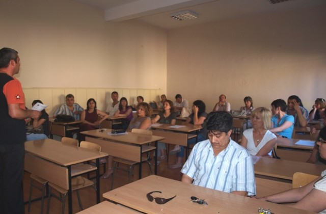 Незаконна паралелка в Разград, 15 отличници без училище