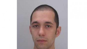 Полицията издирва 22годишен младеж