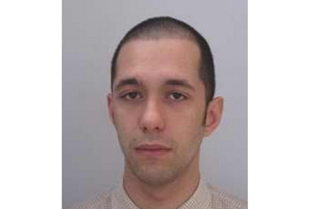 Полицията издирва 22-годишен младеж