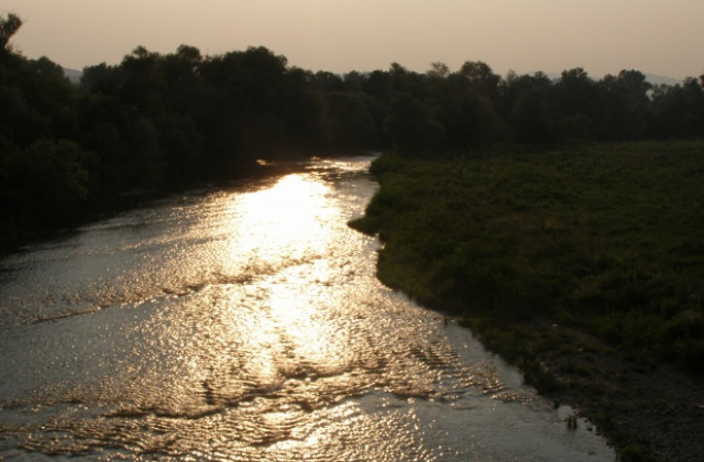 Слънчево и горещо