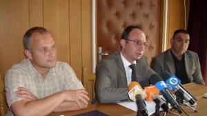 Задържаха петима за разпространение на наркотици
