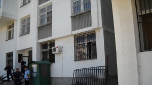 Откраднаха два чадъра за 2000 лв