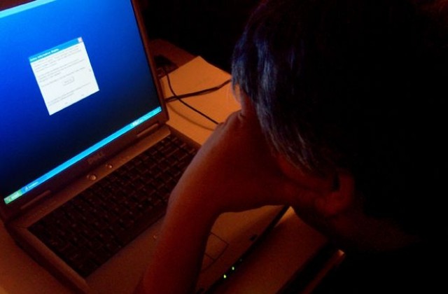 Най-опасни за децата в интернет са сайтовете за запознанства