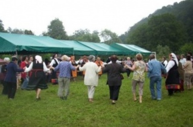 Национален фестивал за автентичен фолклор в село Жълтеш