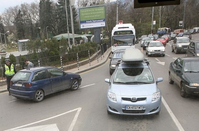 Реконструират пространството между СУ и „Орлов мост”