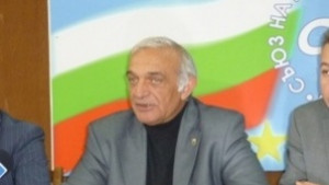 Син депутат нищи социални проблеми