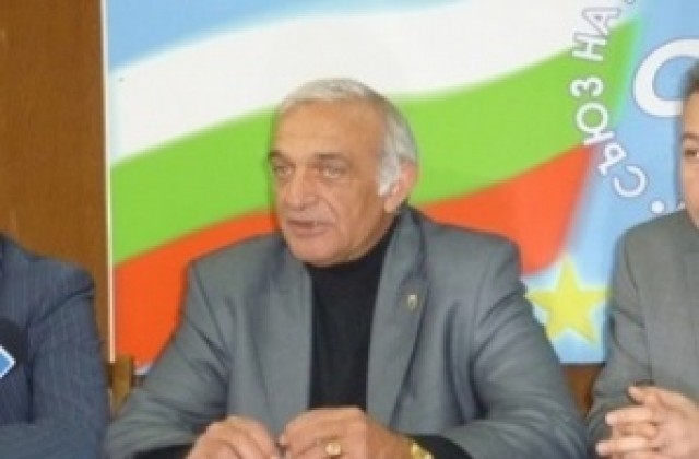 Син депутат нищи социални проблеми