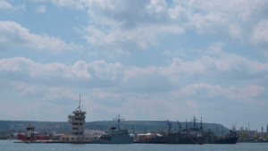 Военният министър на двудневна визита край морето