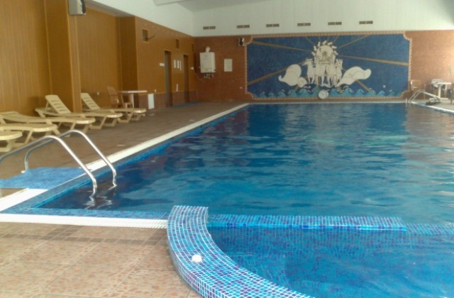 Контролът на водата в басейните е постоянен