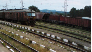 Кабел е щял да подпали влака