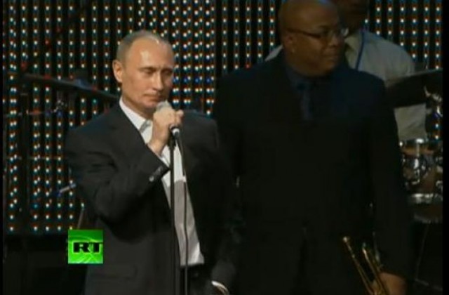 Песен, изпълнявана от Путин, е хит в руските дискотеки