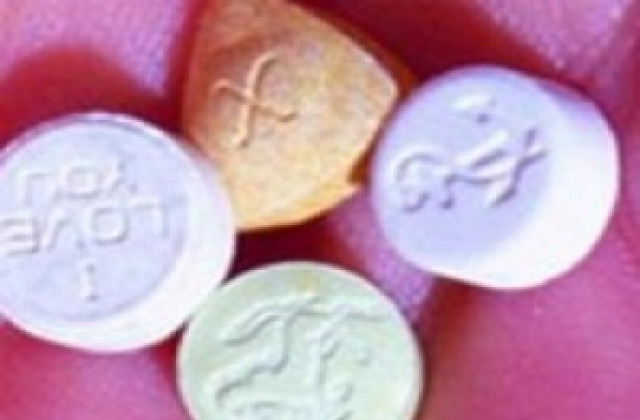 Задържаха трима младежи с амфетамини