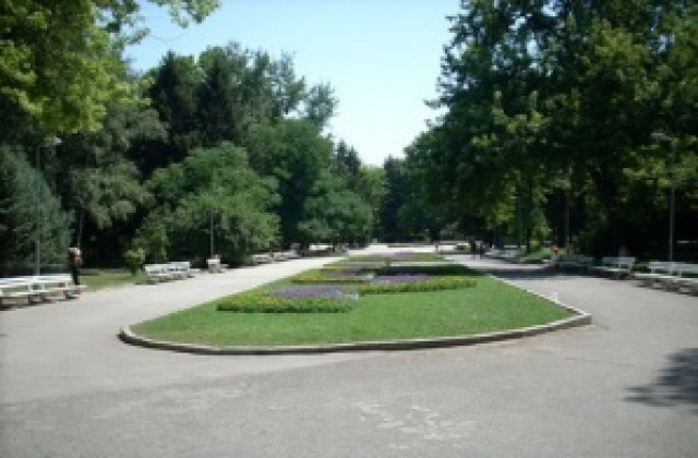 Парковете на В. Търново с нова визия до края на лятото