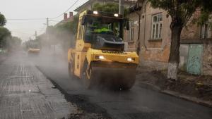 Асфалтират улици в Нова Загора