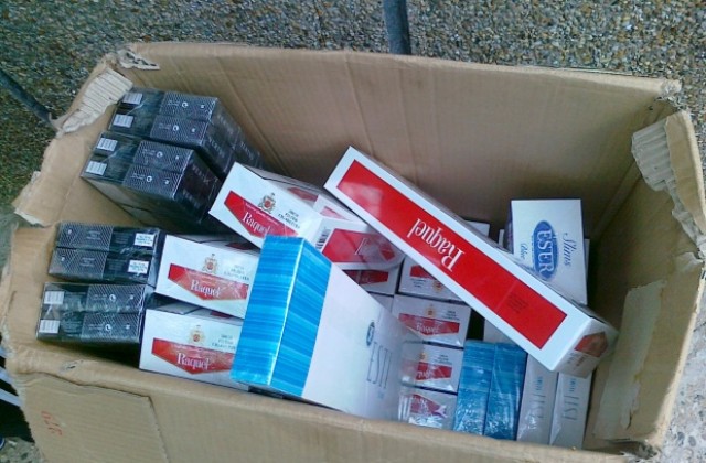 Митничари разкриха схема за разпространение на контрабандни цигари