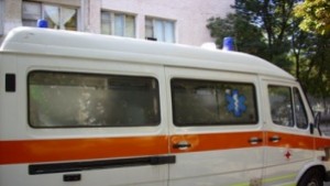 18годишен шофьор се блъсна в метален стълб