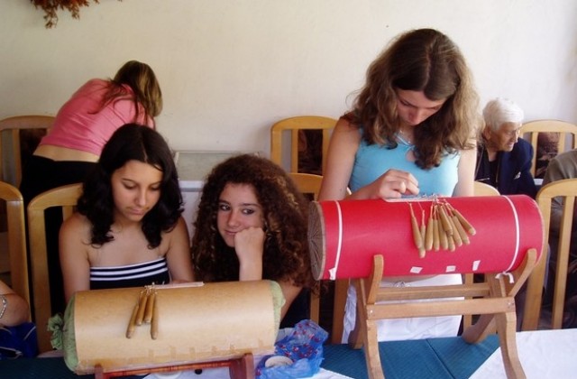 Показват калоферска дантела на Етъра