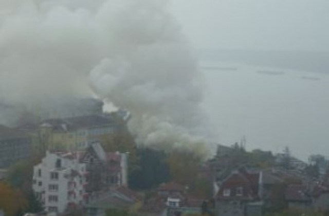 Склад за авточасти се запали 2 пъти за 1 ден