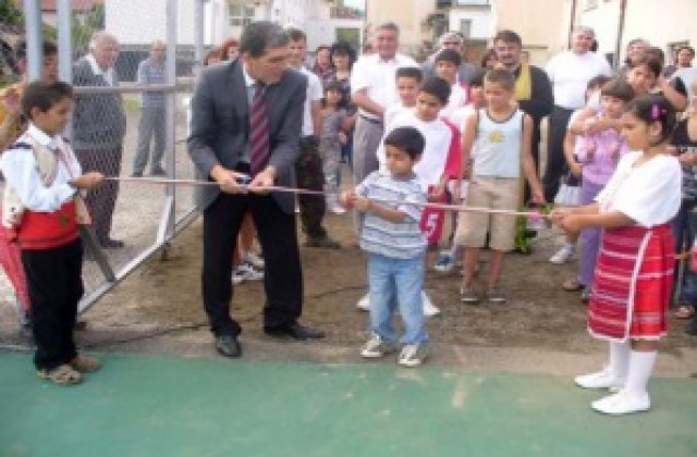 Деца от Берковица имат нова спортна площадка