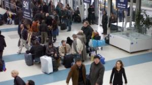 Кой бърка в куфара ни